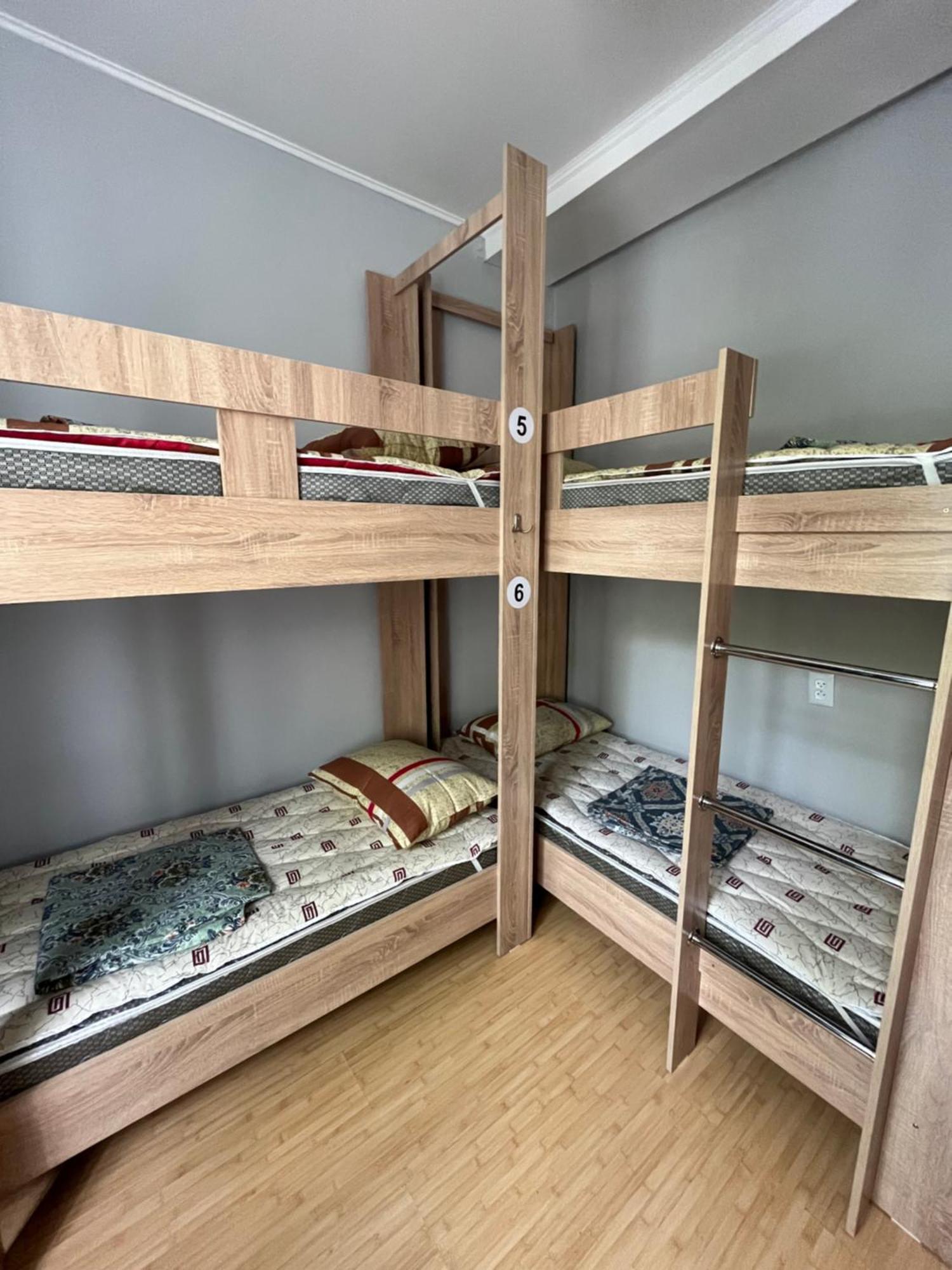 Hostel64 Алмати Екстер'єр фото
